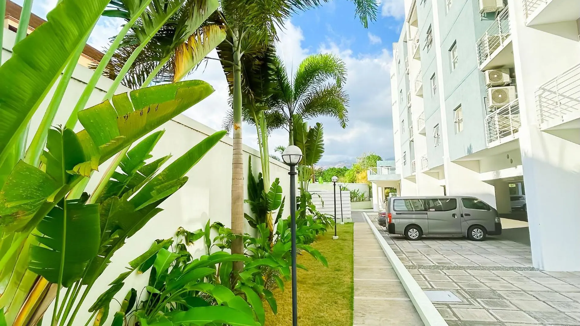 City View New Kingston Apartment W Pool