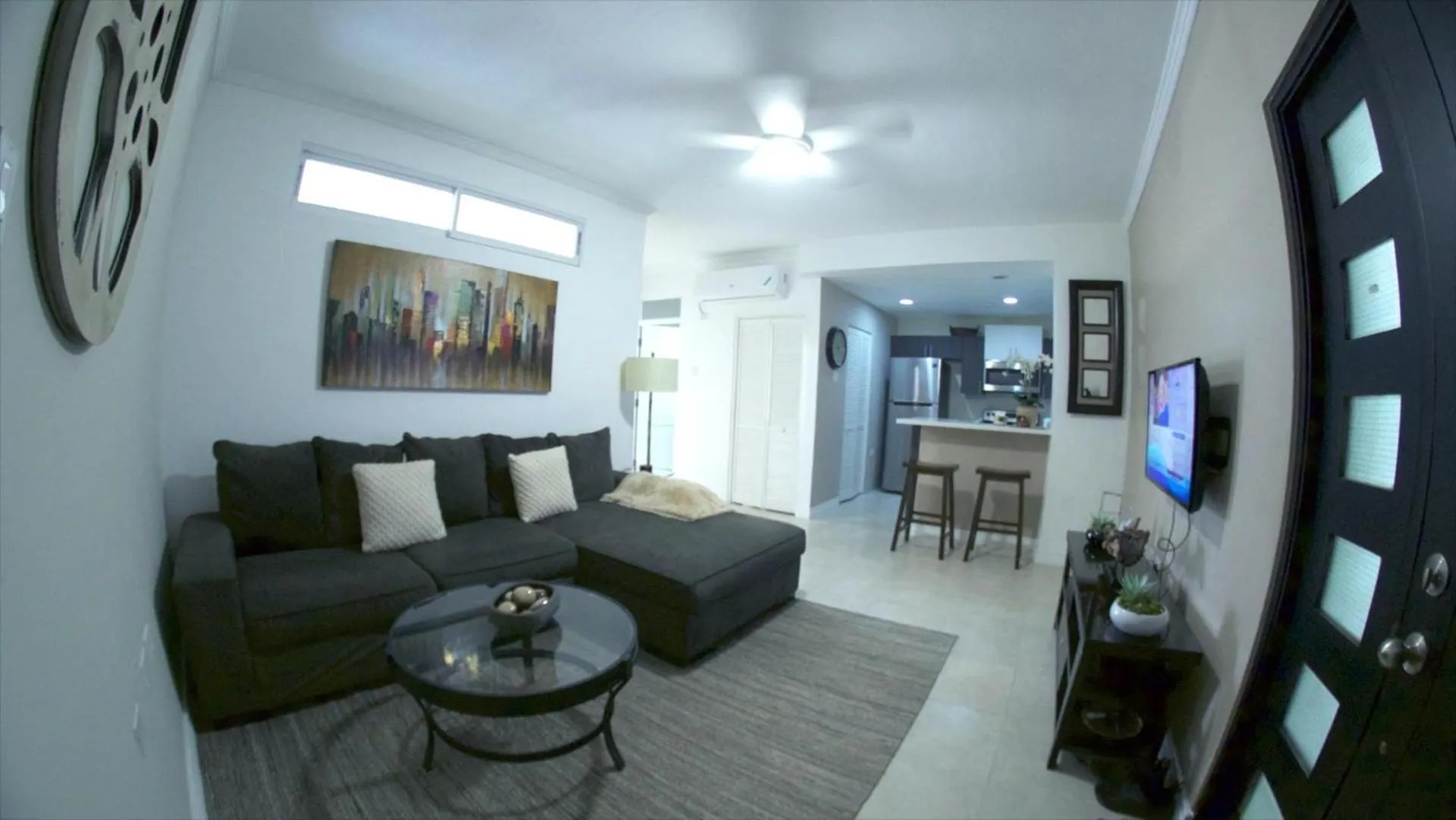 City View New Kingston Apartment W Pool 0*,